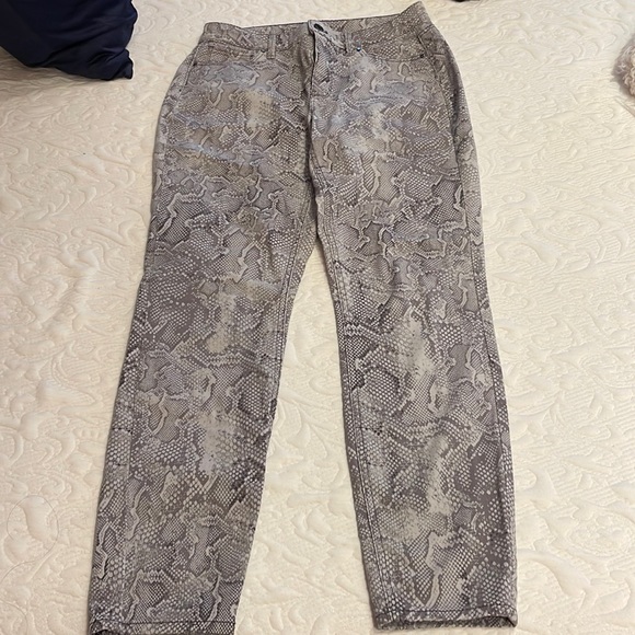 White House Black Market Jeans Whbm Leopard Print Skinny Jeans